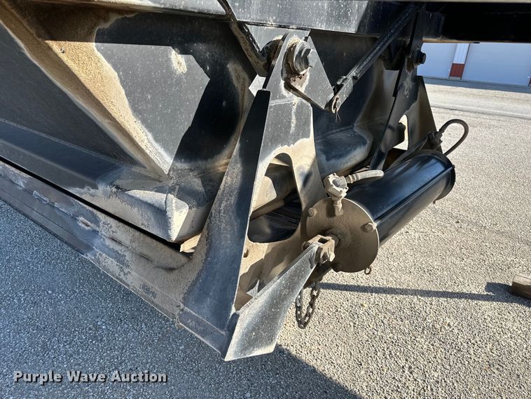 image for item NT9215 1993 Ranco bottom dump trailer