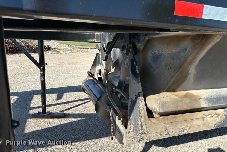 image for item NT9215 1993 Ranco bottom dump trailer