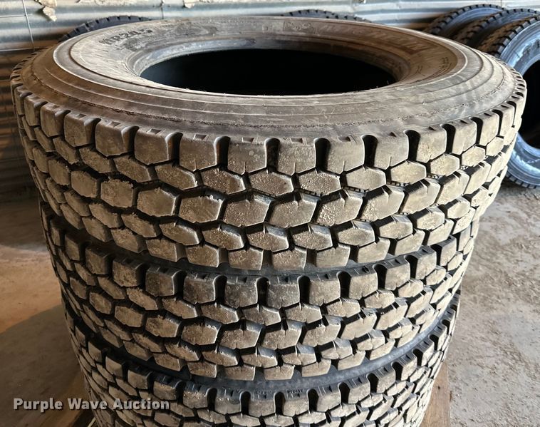 image for item NT9216 (8) 11R24.5 retreaded tires