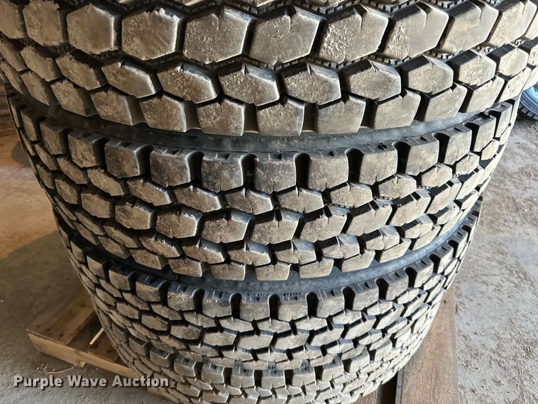 image for item NT9216 (8) 11R24.5 retreaded tires