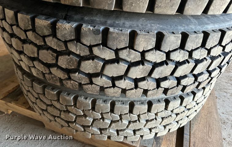 image for item NT9216 (8) 11R24.5 retreaded tires