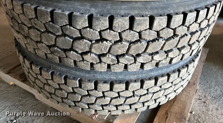 image for item NT9216 (8) 11R24.5 retreaded tires