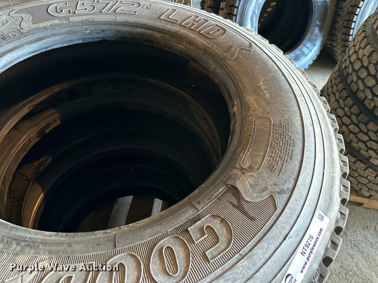 image for item NT9216 (8) 11R24.5 retreaded tires