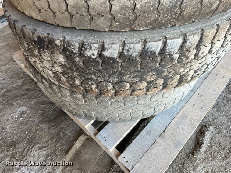 image for item NT9218 (10) 11R22.5 tires