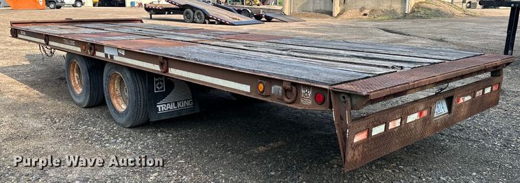 image for item NT9233 2000 Trail King  TKT40-2400 tilt deck equipment trailer