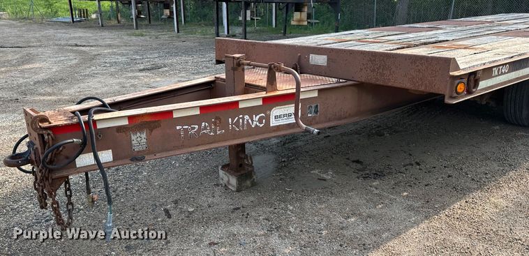 image for item NT9233 2000 Trail King  TKT40-2400 tilt deck equipment trailer