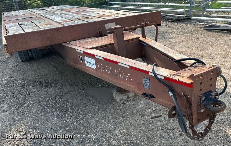 image for item NT9233 2000 Trail King  TKT40-2400 tilt deck equipment trailer