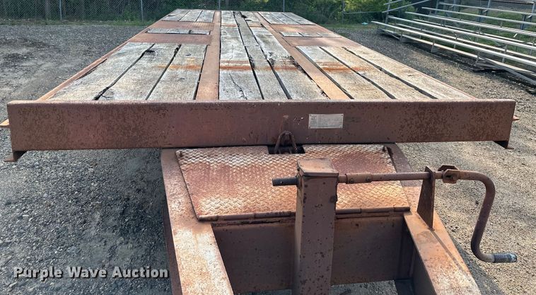 image for item NT9233 2000 Trail King  TKT40-2400 tilt deck equipment trailer