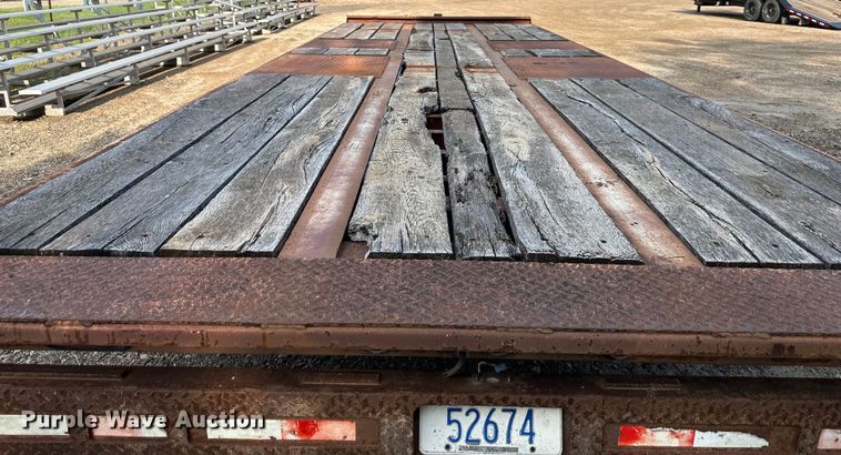 image for item NT9233 2000 Trail King  TKT40-2400 tilt deck equipment trailer