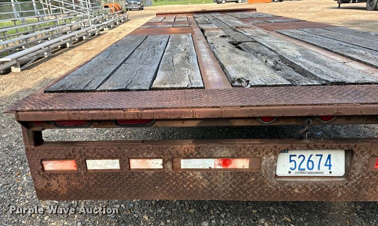 image for item NT9233 2000 Trail King  TKT40-2400 tilt deck equipment trailer