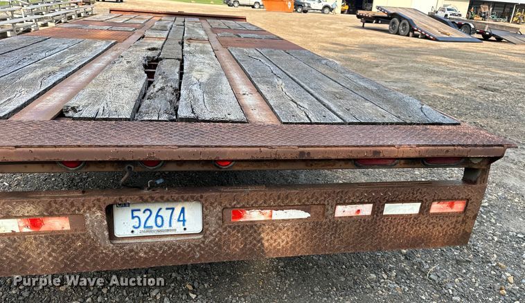image for item NT9233 2000 Trail King  TKT40-2400 tilt deck equipment trailer