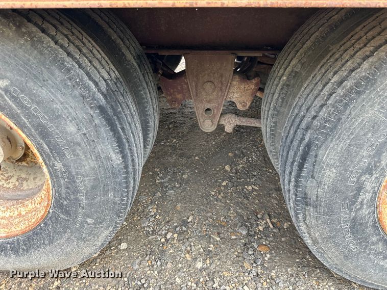 image for item NT9233 2000 Trail King  TKT40-2400 tilt deck equipment trailer