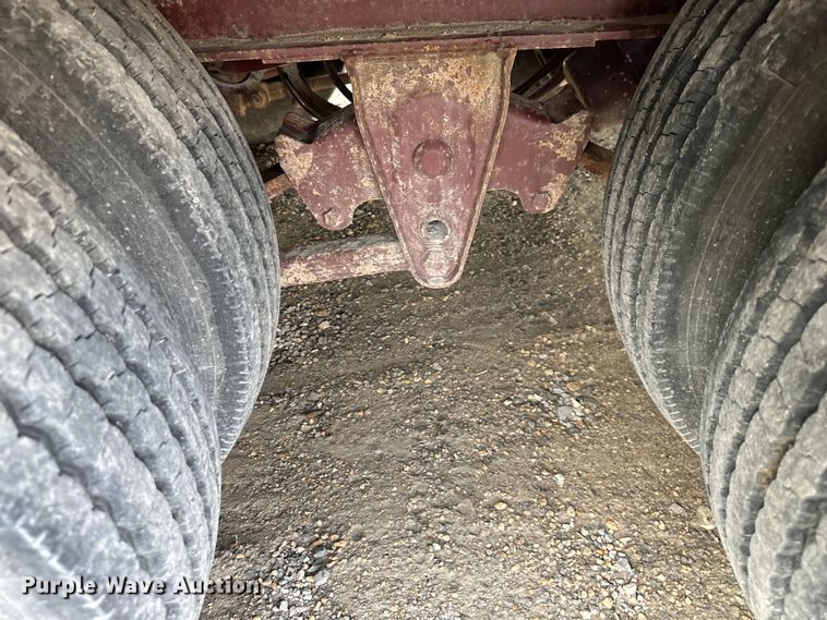 image for item NT9233 2000 Trail King  TKT40-2400 tilt deck equipment trailer