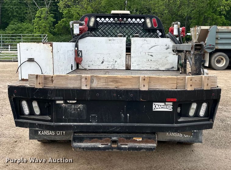 image for item NT9235 2016 Ford F450 Super Duty Crew Cab flatbed truck