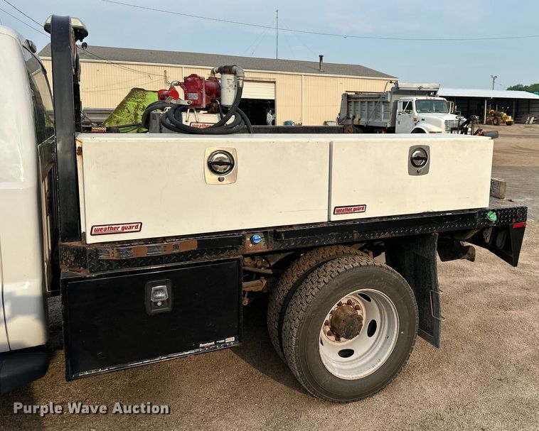 image for item NT9235 2016 Ford F450 Super Duty Crew Cab flatbed truck