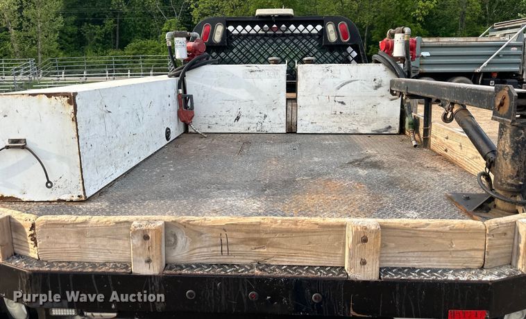 image for item NT9235 2016 Ford F450 Super Duty Crew Cab flatbed truck