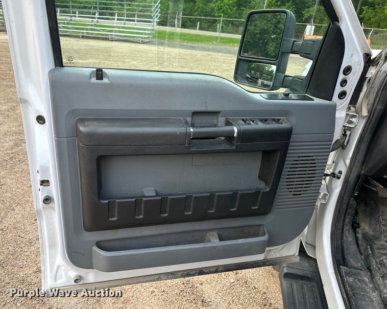 image for item NT9235 2016 Ford F450 Super Duty Crew Cab flatbed truck