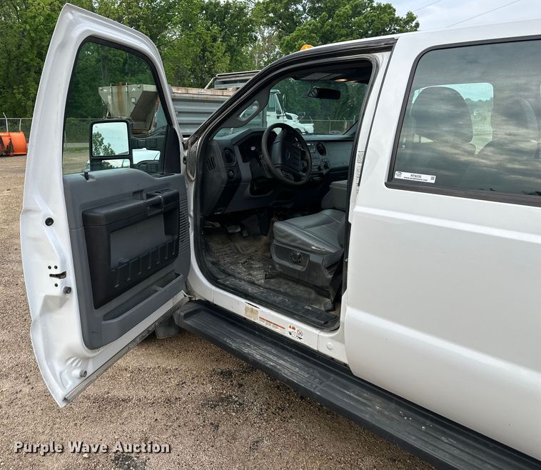 image for item NT9235 2016 Ford F450 Super Duty Crew Cab flatbed truck