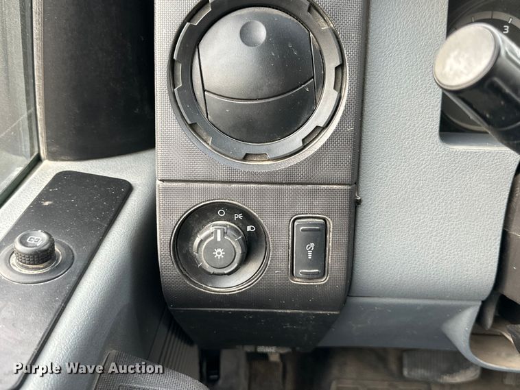 image for item NT9235 2016 Ford F450 Super Duty Crew Cab flatbed truck