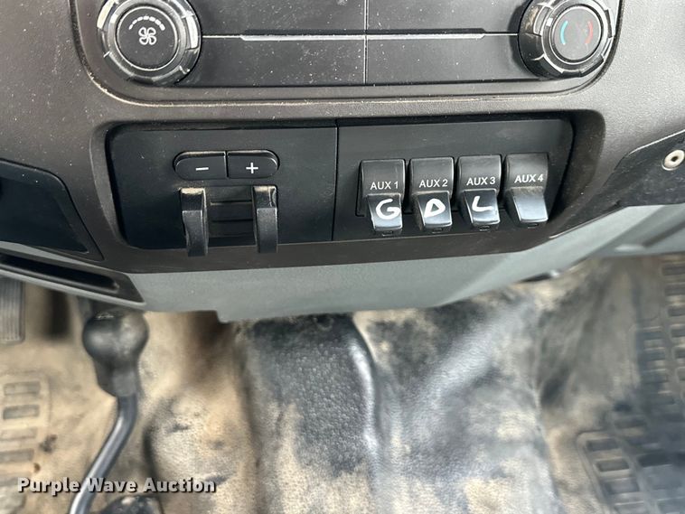 image for item NT9235 2016 Ford F450 Super Duty Crew Cab flatbed truck