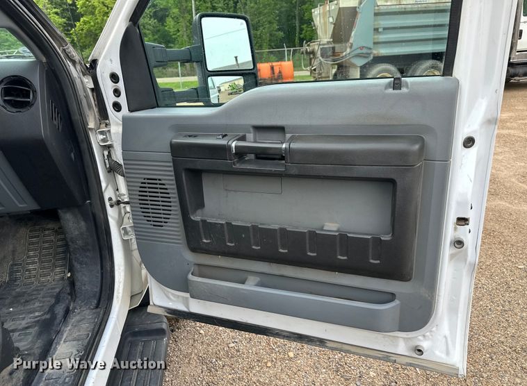 image for item NT9235 2016 Ford F450 Super Duty Crew Cab flatbed truck