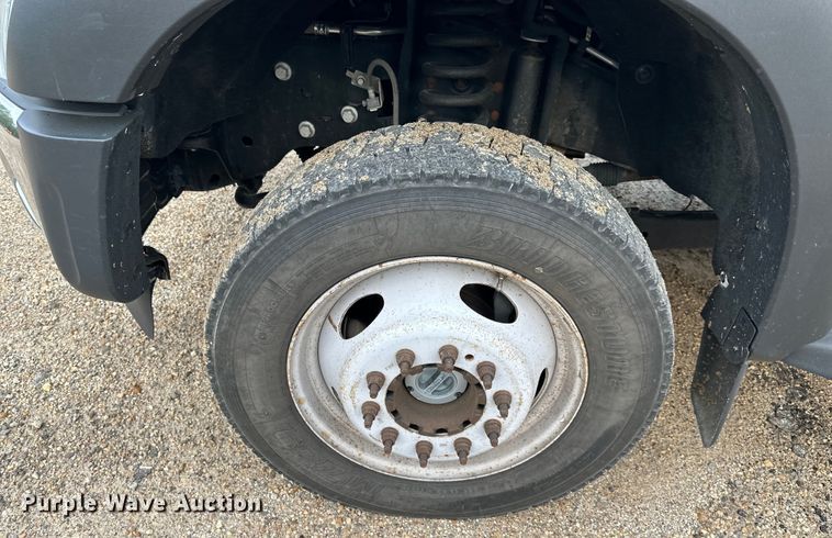 image for item NT9235 2016 Ford F450 Super Duty Crew Cab flatbed truck