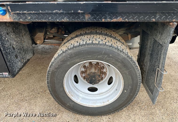 image for item NT9235 2016 Ford F450 Super Duty Crew Cab flatbed truck