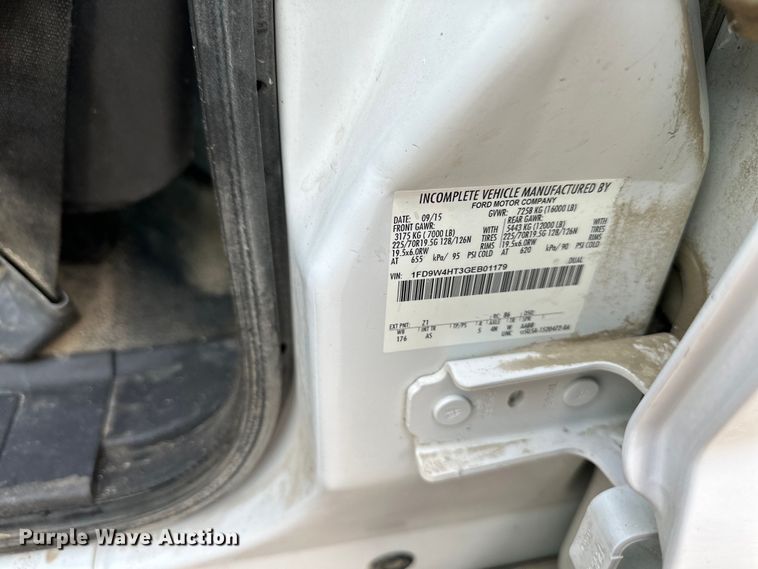 image for item NT9235 2016 Ford F450 Super Duty Crew Cab flatbed truck