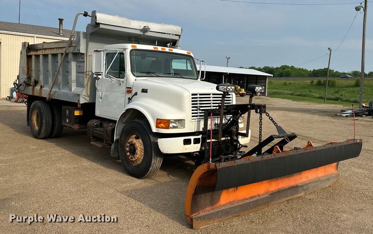 image for item NT9236 1996 International  4900 dump truck
