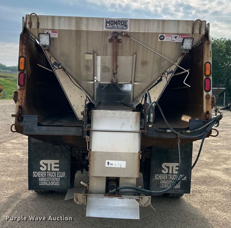 image for item NT9236 1996 International  4900 dump truck