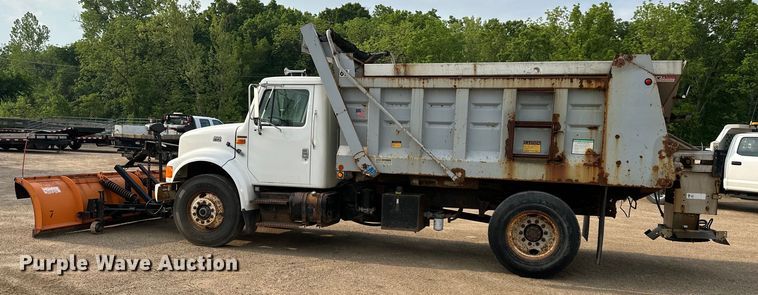 image for item NT9236 1996 International  4900 dump truck