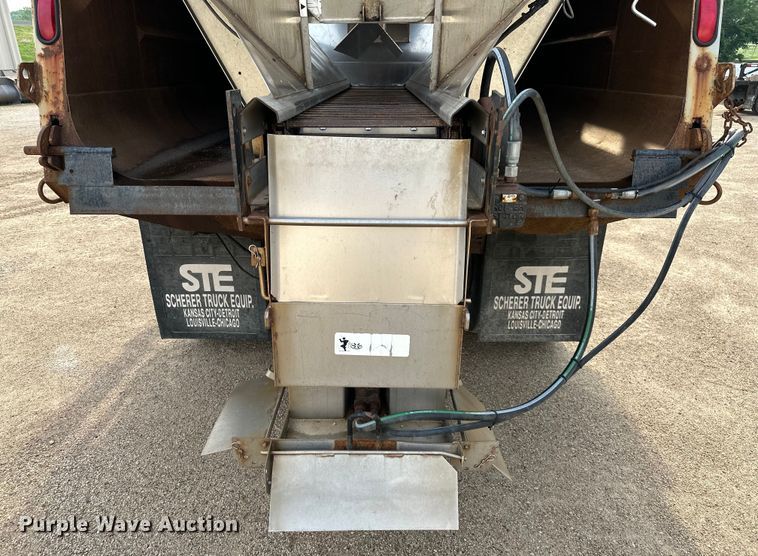 image for item NT9236 1996 International  4900 dump truck