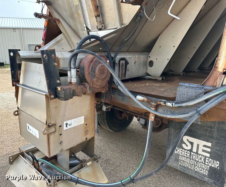 image for item NT9236 1996 International  4900 dump truck