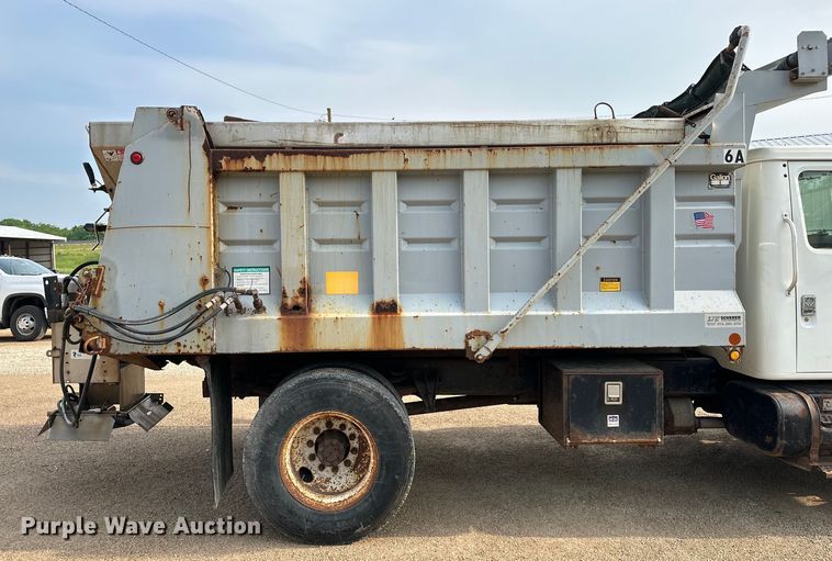 image for item NT9236 1996 International  4900 dump truck