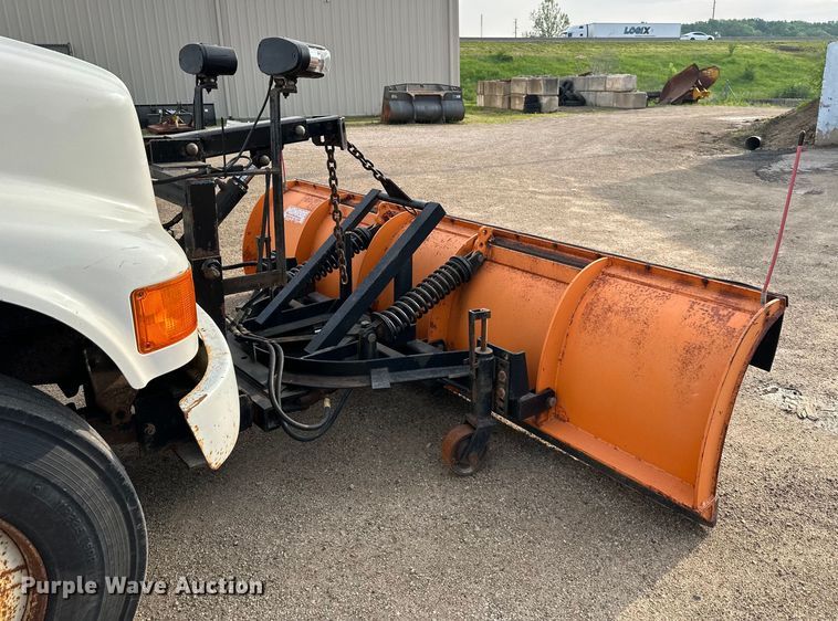 image for item NT9236 1996 International  4900 dump truck