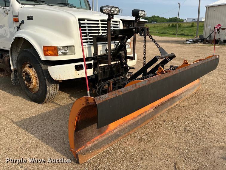 image for item NT9236 1996 International  4900 dump truck