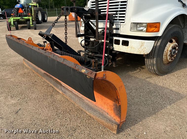 image for item NT9236 1996 International  4900 dump truck