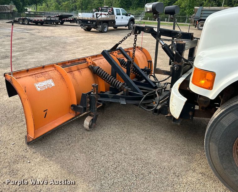 image for item NT9236 1996 International  4900 dump truck