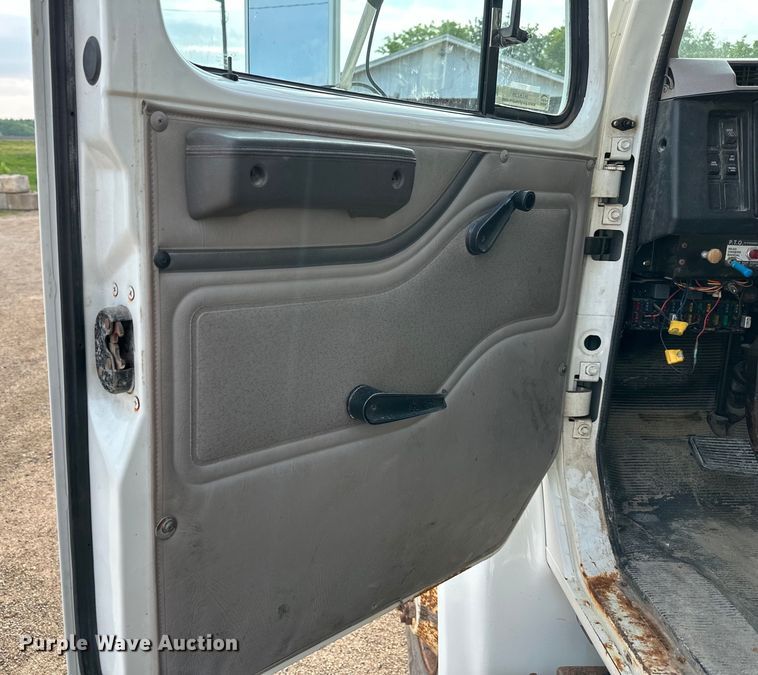 image for item NT9236 1996 International  4900 dump truck