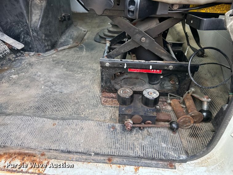 image for item NT9236 1996 International  4900 dump truck