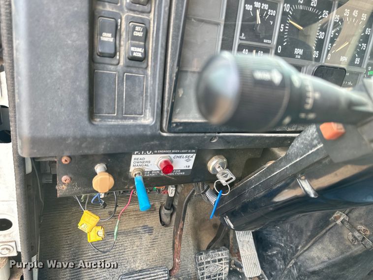 image for item NT9236 1996 International  4900 dump truck