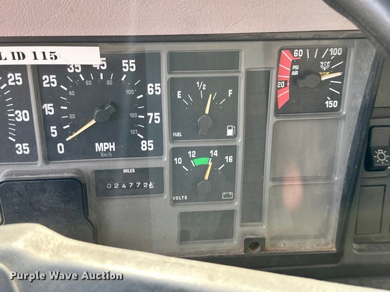 image for item NT9236 1996 International  4900 dump truck