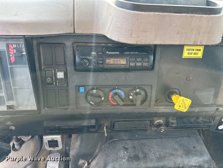 image for item NT9236 1996 International  4900 dump truck