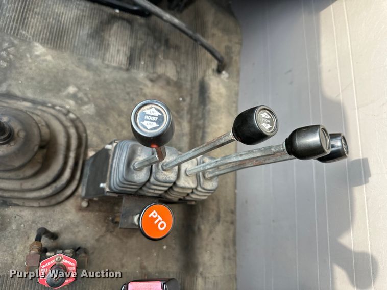 image for item NT9236 1996 International  4900 dump truck