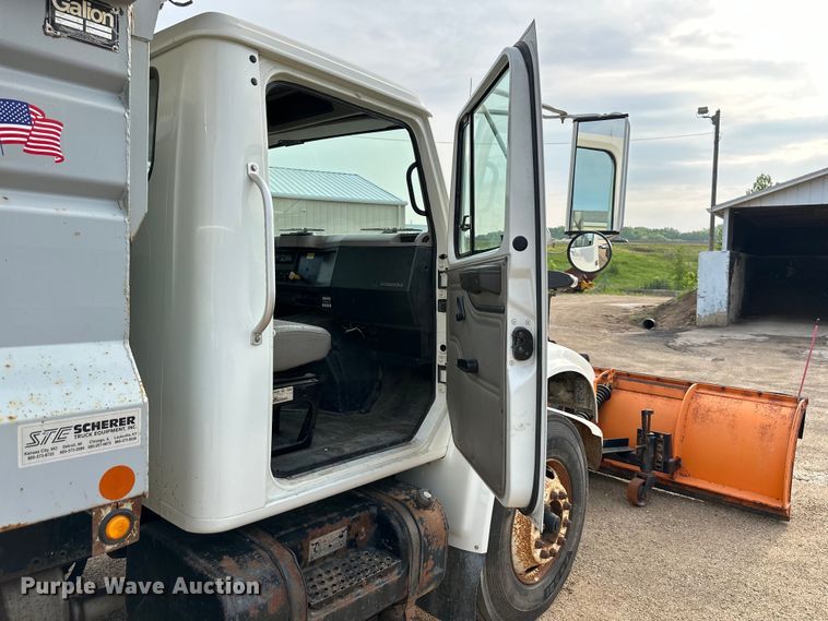 image for item NT9236 1996 International  4900 dump truck