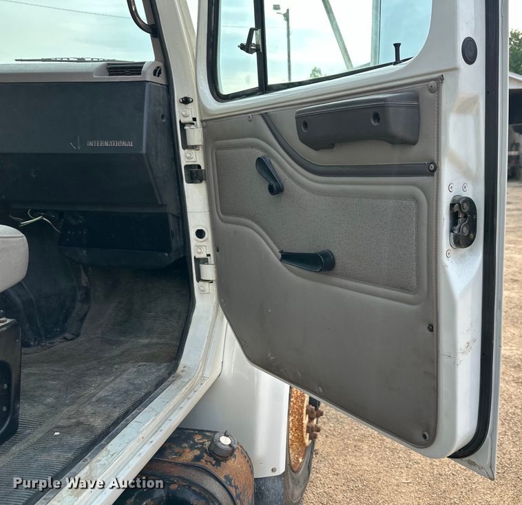 image for item NT9236 1996 International  4900 dump truck