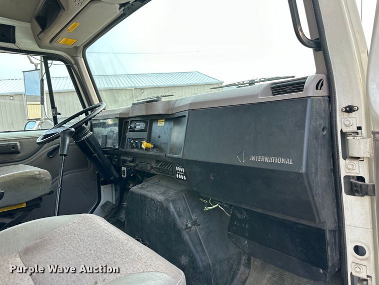 image for item NT9236 1996 International  4900 dump truck