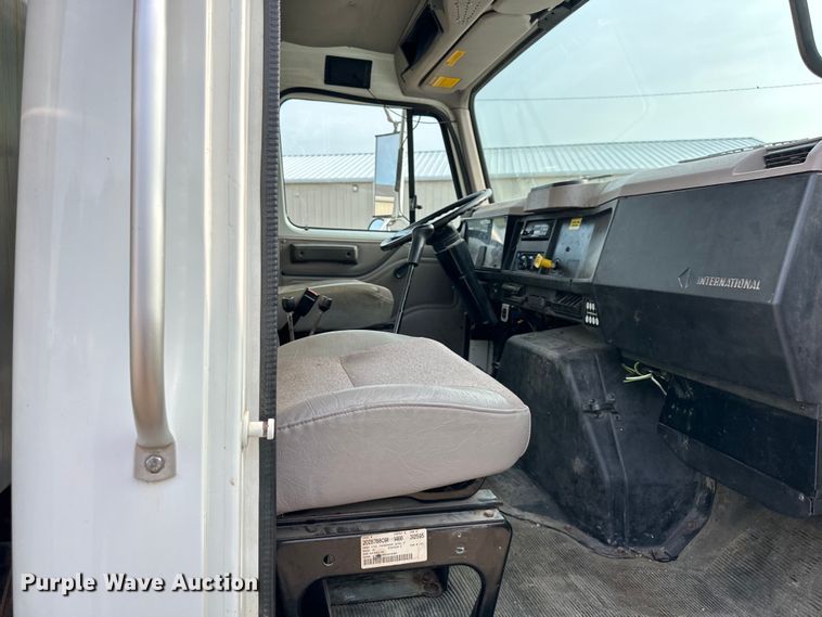 image for item NT9236 1996 International  4900 dump truck