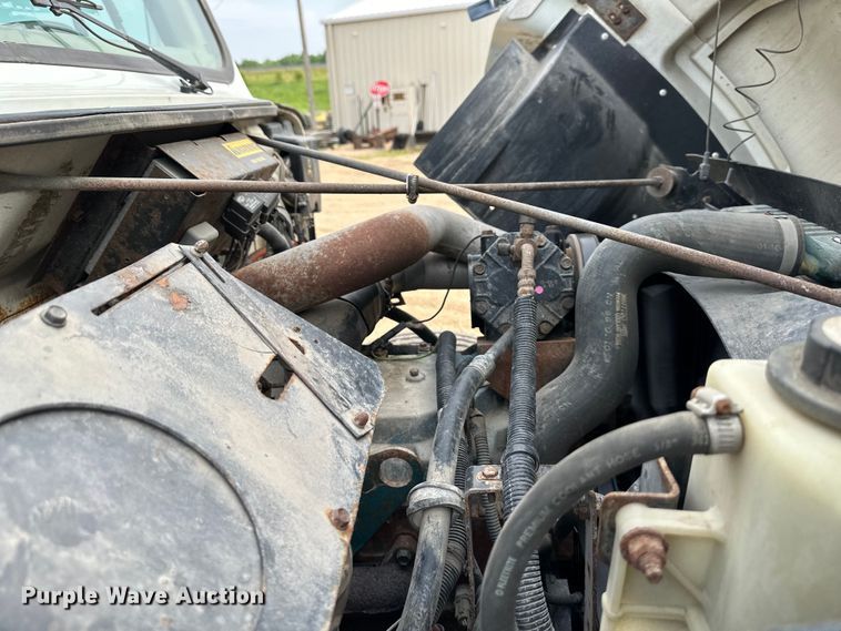 image for item NT9236 1996 International  4900 dump truck