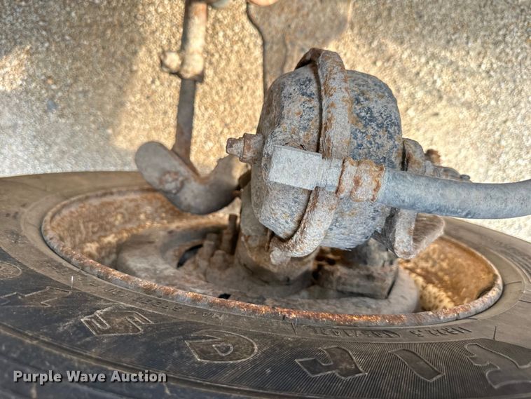 image for item NT9236 1996 International  4900 dump truck